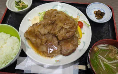 外回り中の営業スタッフの昼食風景